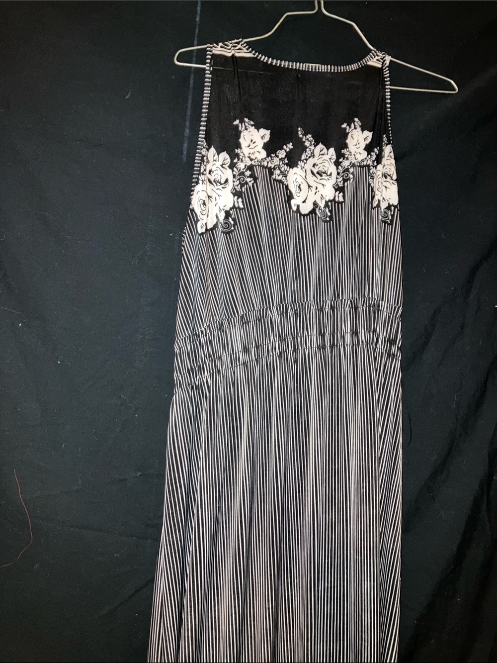 Sleeveless Black & White Floral-Trim Maxi Dress - Picture 6 of 7
